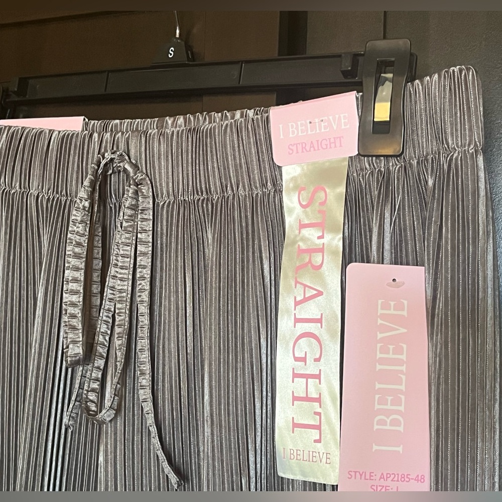 Pleated pants wide-leg silver metallic. Drawstring stretchy waist. Size L - Picture 7 of 12